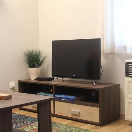Green Garden Apartment Ingyenes Zart Parkoloval Szeged Ngoại thất bức ảnh