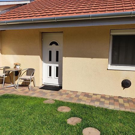 Green Garden Apartment Ingyenes Zart Parkoloval Szeged Ngoại thất bức ảnh