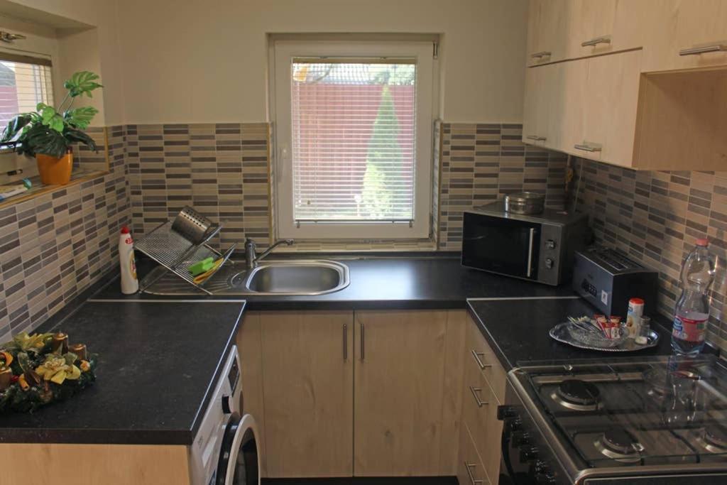Green Garden Apartment Ingyenes Zart Parkoloval Szeged Ngoại thất bức ảnh