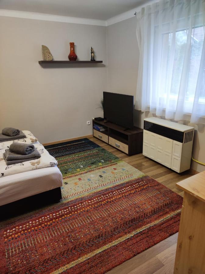 Green Garden Apartment Ingyenes Zart Parkoloval Szeged Ngoại thất bức ảnh